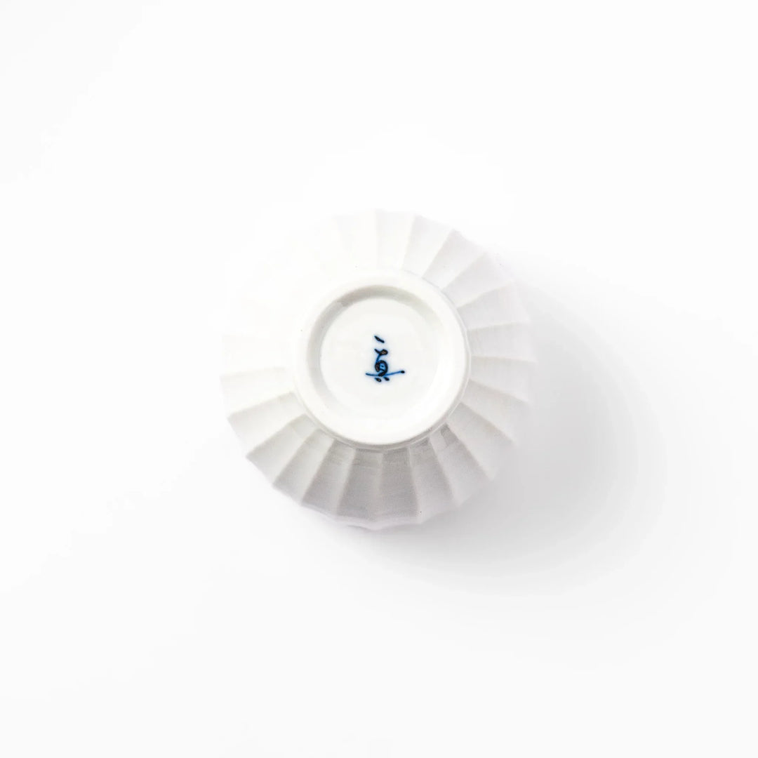 White teacup with vertical petal-like grooves and glossy finish, ideal for serving hot tea with a refined and modern aesthetic.
