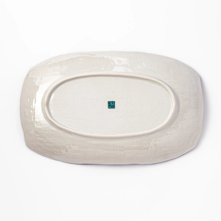 Rectangular serving plate featuring Hokusai’s Great Wave off Kanagawa, highlighted with vivid blue, gold, and white for a striking presentation.