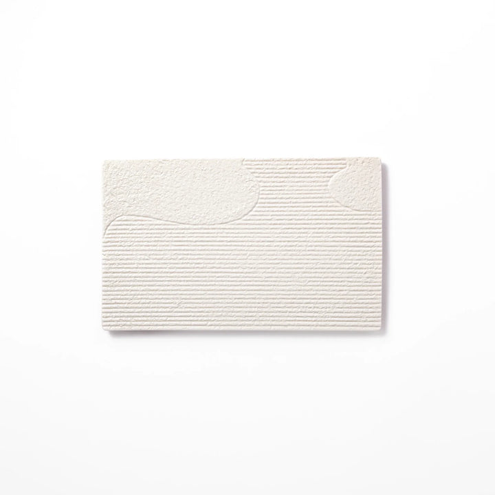 Textured white ceramic dinner plate with subtle ridged lines and matte-gloss contrast, perfect for refined Japanese dining and elegant plating.