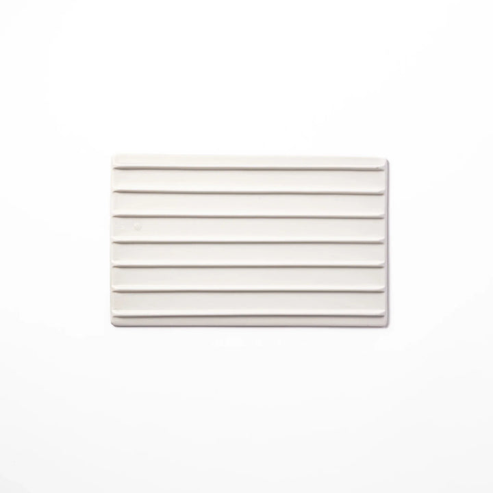 Textured white ceramic dinner plate with subtle ridged lines and matte-gloss contrast, perfect for refined Japanese dining and elegant plating.