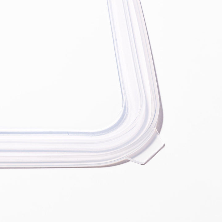 Transparent replacement lids for stainless steel prep trays with snug-fitting seal and durable construction for efficient food storage.