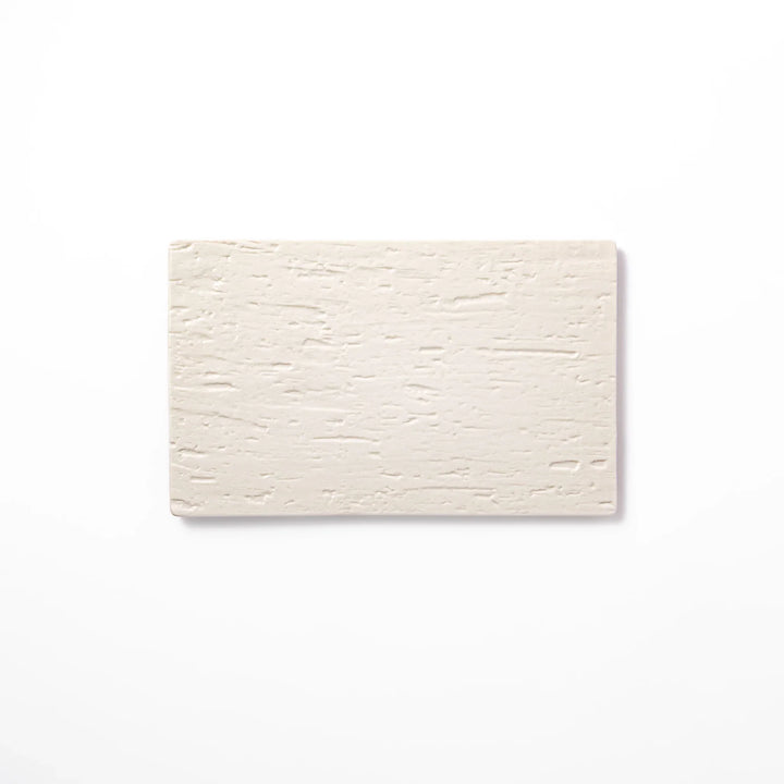 Textured white ceramic dinner plate with a subtle woodgrain pattern, ideal for elegant Japanese table settings and modern minimalist dining.