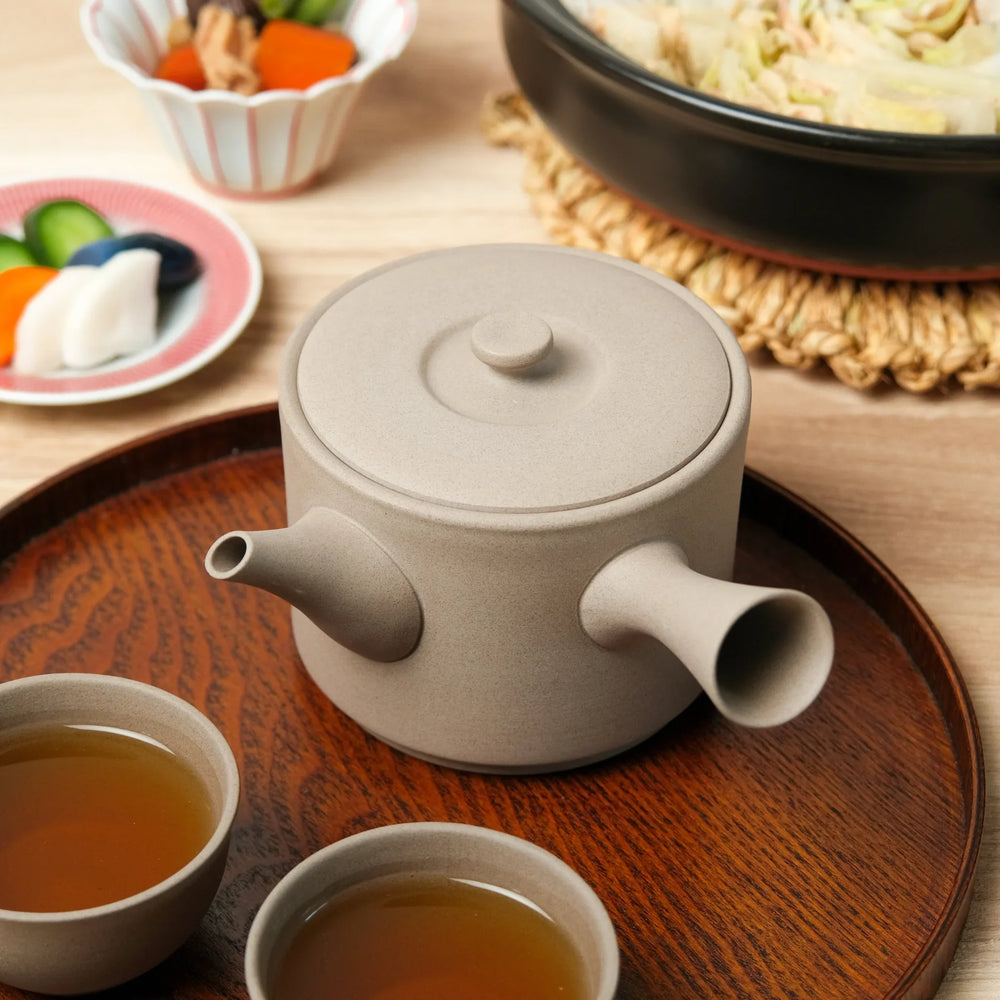 Large Cloud Whisper Gray Teapot with a modern side-handle design, displayed on a wooden tray with matching tea cups, perfect for serving Japanese tea.
