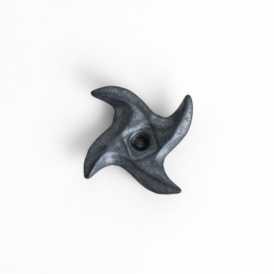 Metallic ninja star-shaped chopstick rest with sleek, sharp edges, adding a unique and stylish touch to your Japanese dining experience.