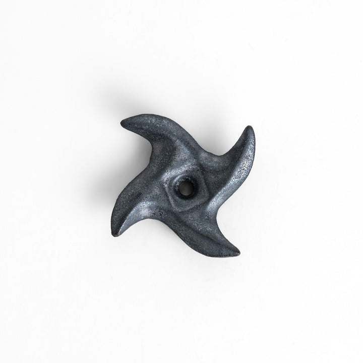 Metallic ninja star-shaped chopstick rest with sleek, sharp edges, adding a unique and stylish touch to your Japanese dining experience.
