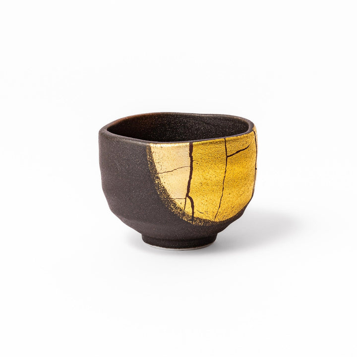 Kintsugi-inspired black Kutani sake cup with bold gold crack design, blending traditional Japanese craftsmanship with contemporary elegance.