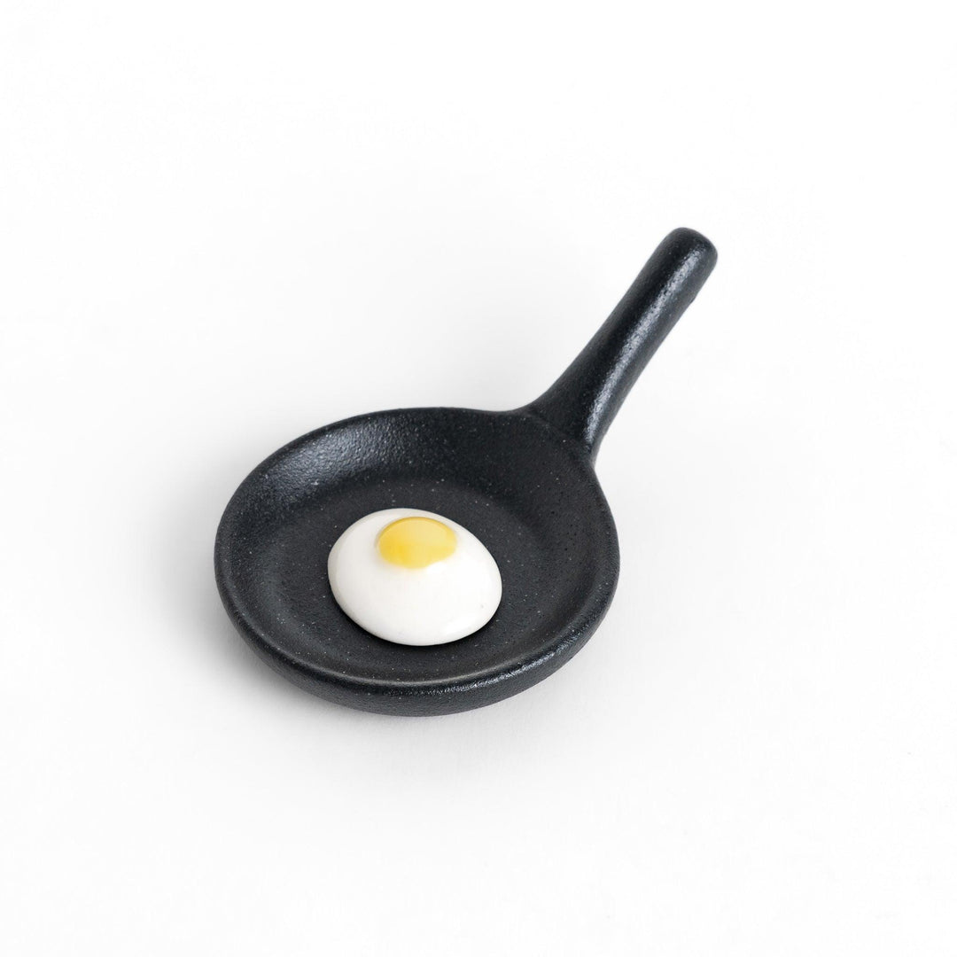 Chopstick rest shaped like a frying pan with a realistic fried egg design, adding a fun and playful touch to your dining experience.