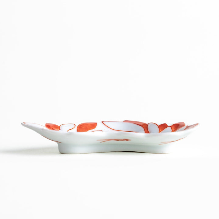 Orange chrysanthemum-shaped plate with gold outlining