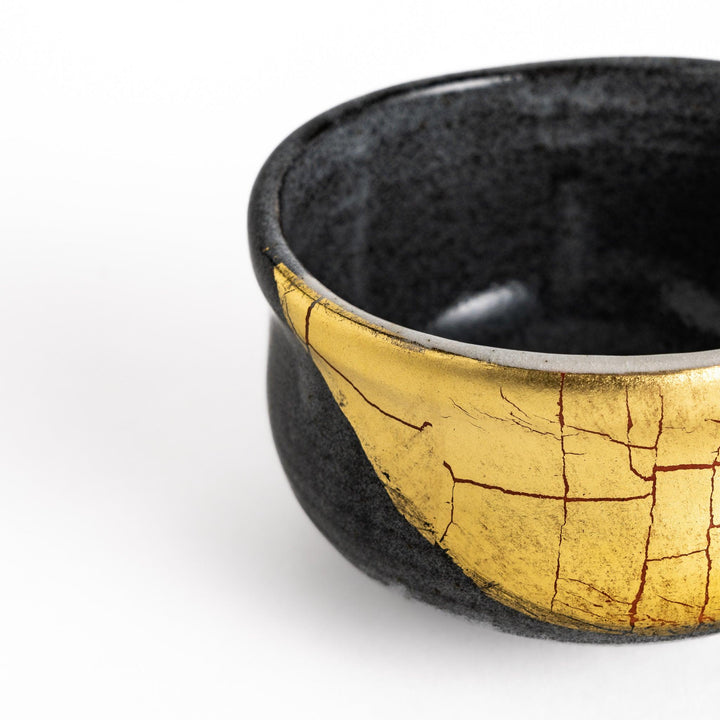 Black matcha bowl with a striking gold crackle effect, adding a touch of elegance to your traditional matcha tea ceremony.