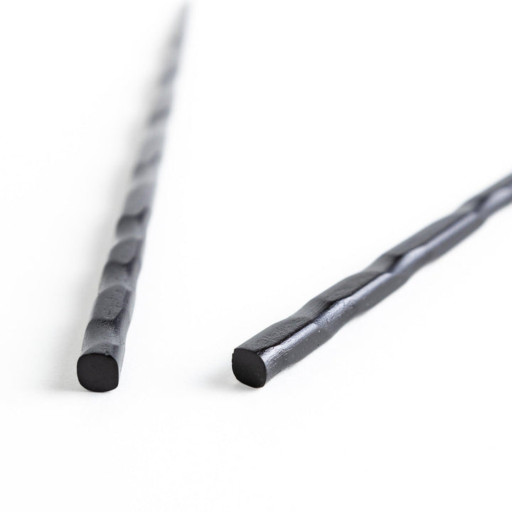 A pair of lacquered chopsticks with a carved, textured surface for a better grip and elegant presentation. Available in black or red.