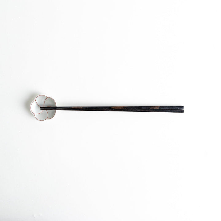 A pair of simple thin lacquered chopsticks with a minimalist design, perfect for everyday use. Available in red or black.