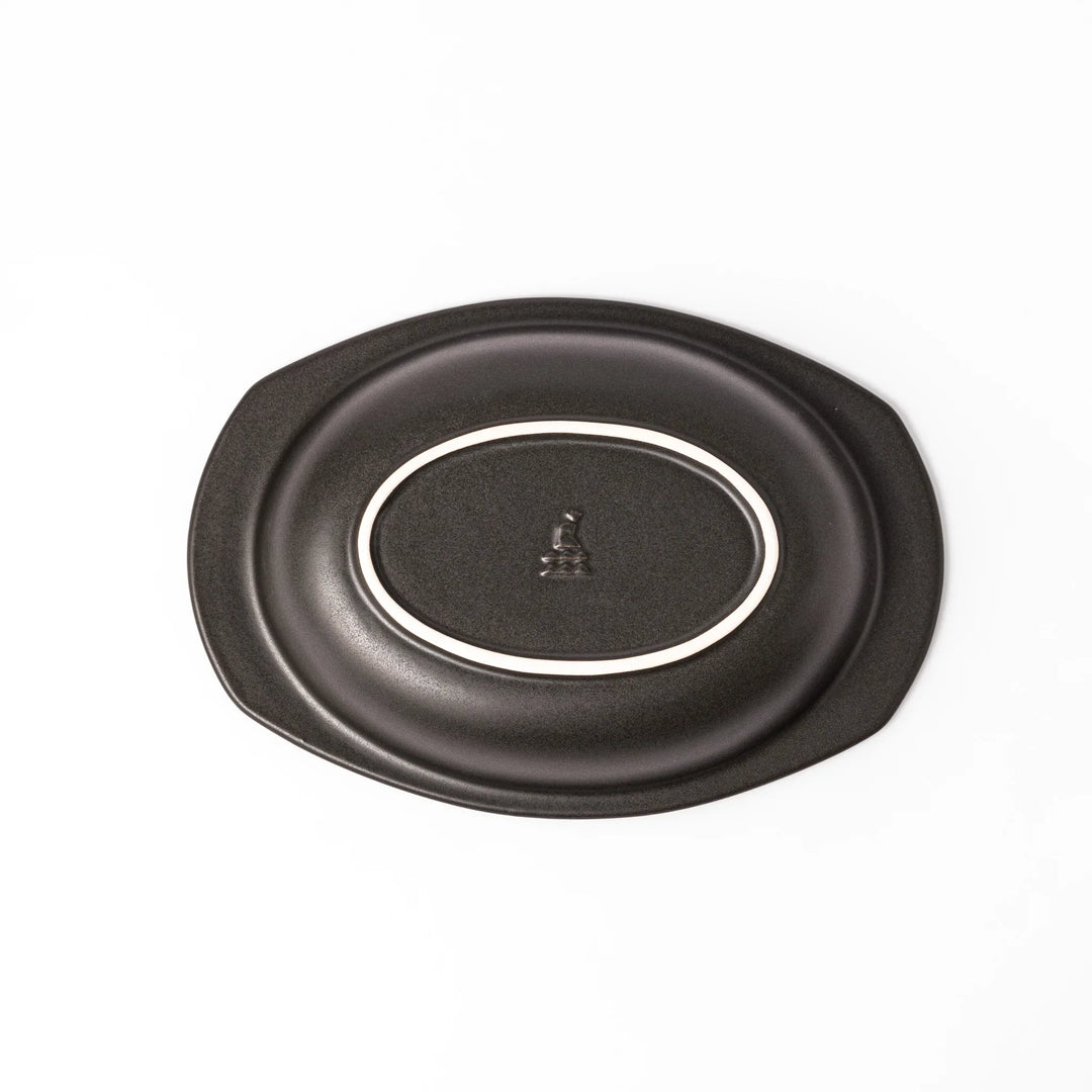 Black oval ceramic curry plate with wide rim and curved edges, designed for effortless scooping and perfect for curry, rice, or pasta dishes.
