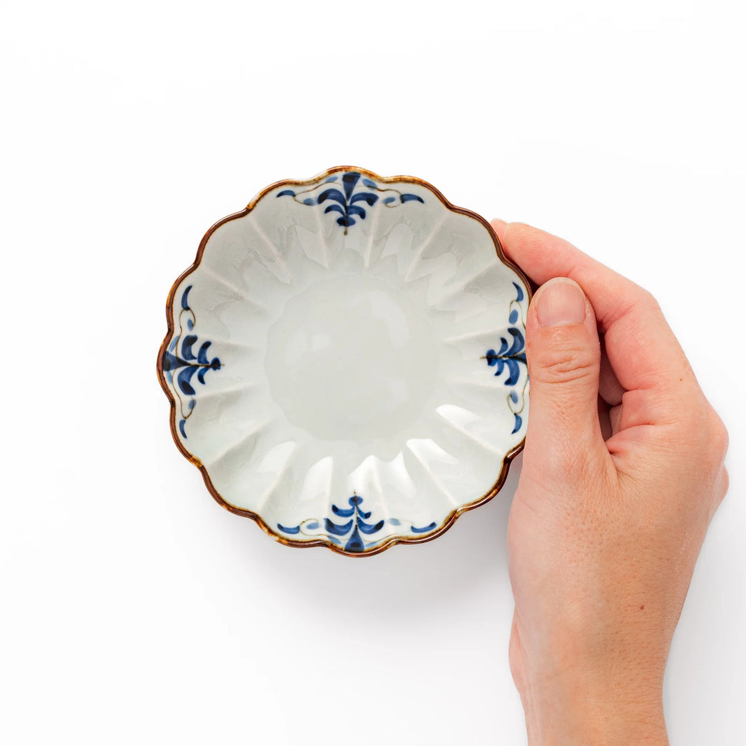 Arita porcelain octagonal cereal bowl with blue floral leaf pattern and gold rim, ideal for rice or soup.