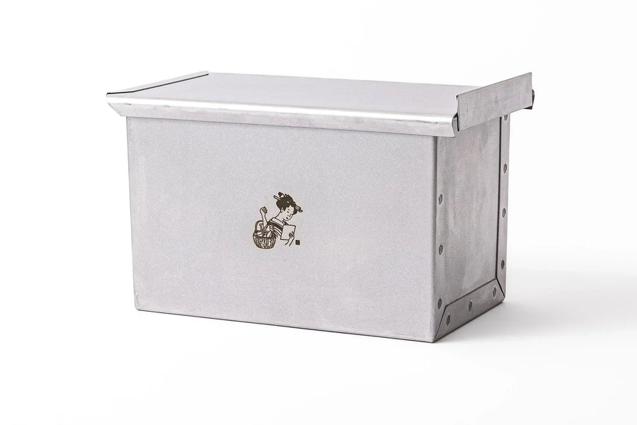 Japanese aluminized steel shokupan loaf pan with fitted lid for baking square milk bread loaves
