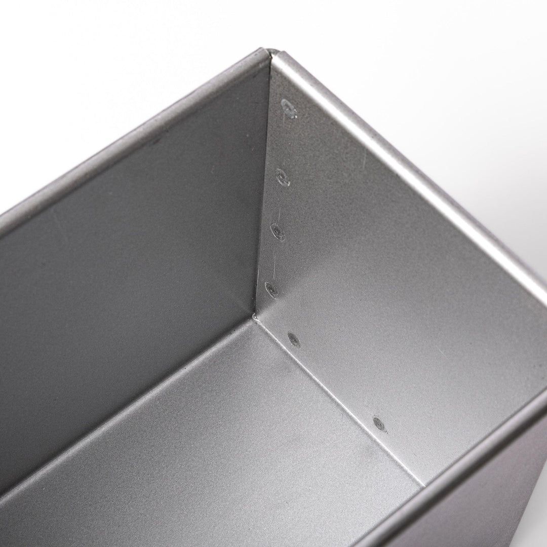 Japanese aluminized steel shokupan loaf pan with fitted lid for baking square milk bread loaves
