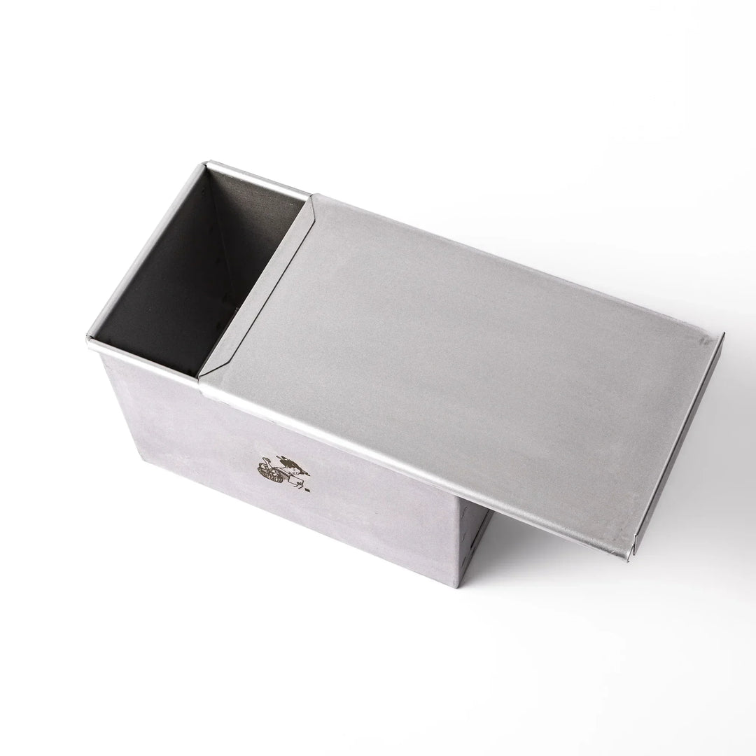 Japanese aluminized steel shokupan loaf pan with fitted lid for baking square milk bread loaves