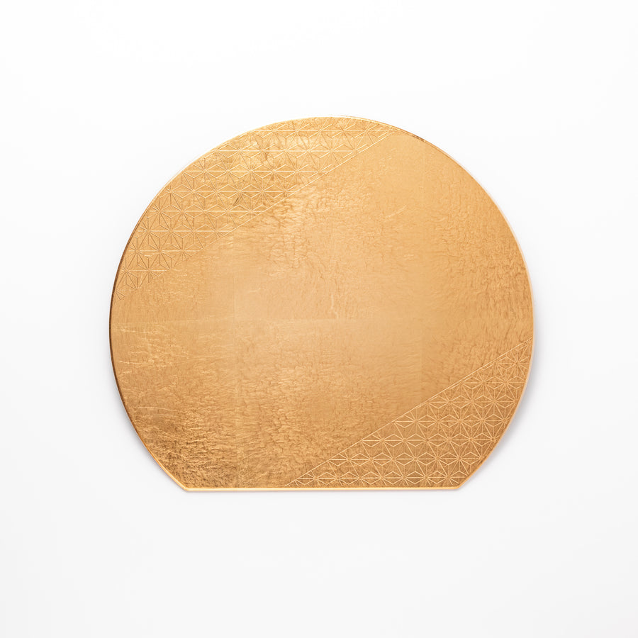 Gold Japanese Asanoha Hemp Leaf Placemat with a semi-circular shape and embossed pattern, ideal for elegant table settings and refined seasonal presentation.









ChatGPT に質問する
