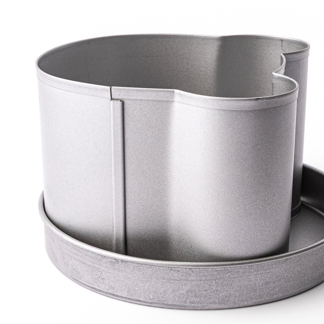 Cute bear shaped Japanese bread baking mold, a metal steel loaf pan with lids for making animal sandwich toast and bakery goods
