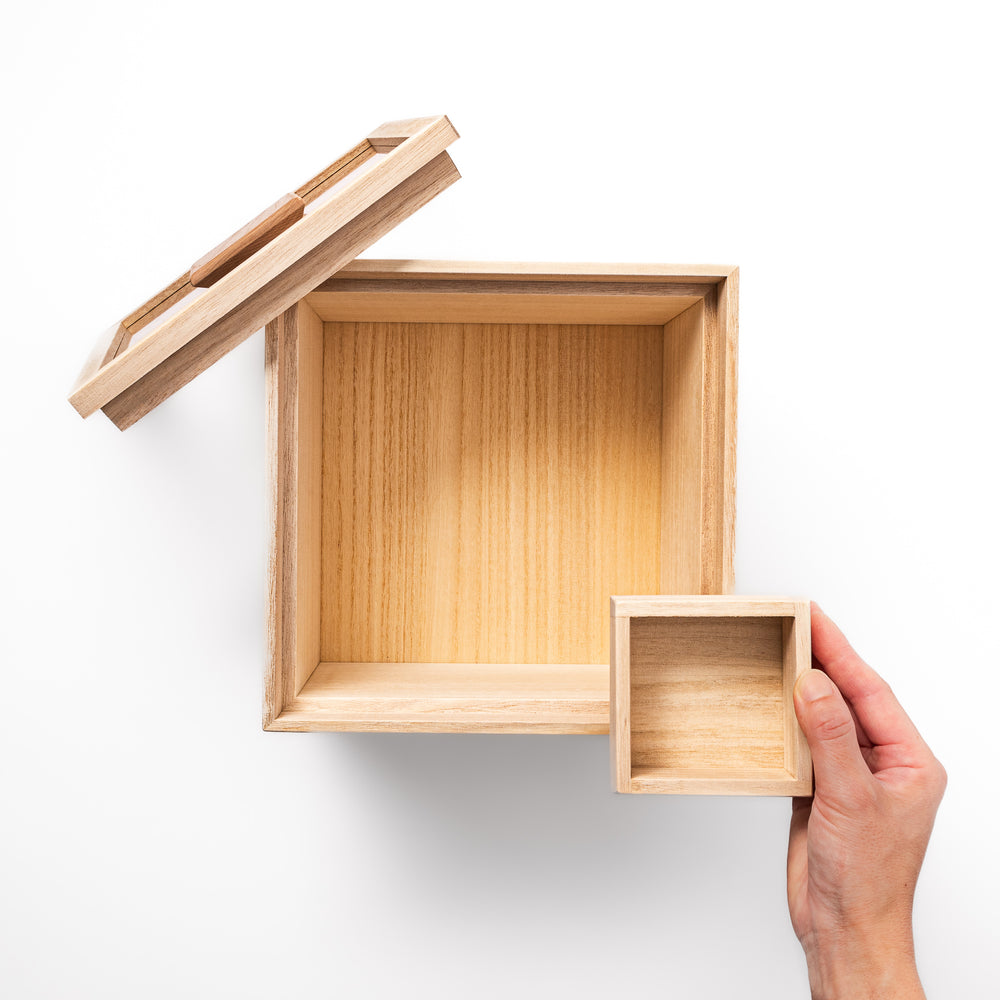 Paulownia wood rice container with airtight lid, handcrafted in Japan to keep rice fresh, lightweight, and naturally moisture-resistant.