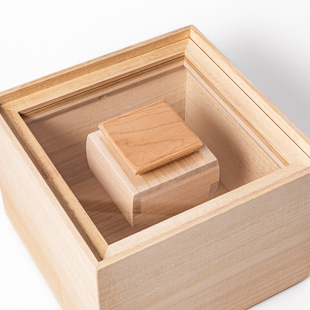 Paulownia wood rice container with airtight lid, handcrafted in Japan to keep rice fresh, lightweight, and naturally moisture-resistant.