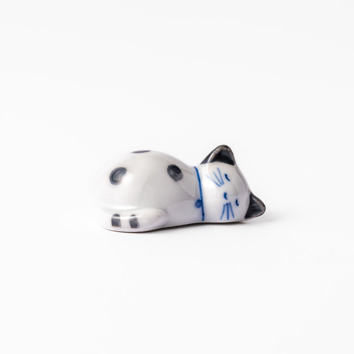 Black polka dot cat-shaped ceramic chopstick rest with a peaceful expression, perfect for adding a playful touch to your table.