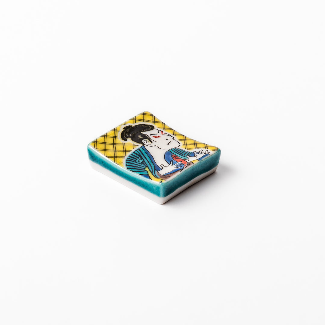 Rectangular Japanese ceramic chopstick rest featuring a bold kabuki actor design inspired by Sharaku’s ukiyo-e, adding dramatic artistry to dining tables.