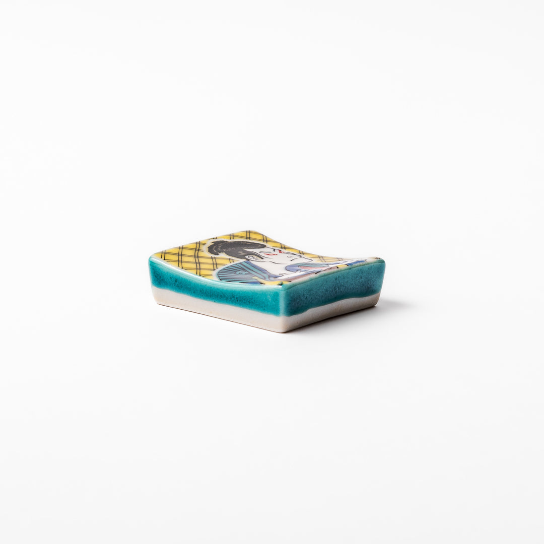 Rectangular Japanese ceramic chopstick rest featuring a bold kabuki actor design inspired by Sharaku’s ukiyo-e, adding dramatic artistry to dining tables.