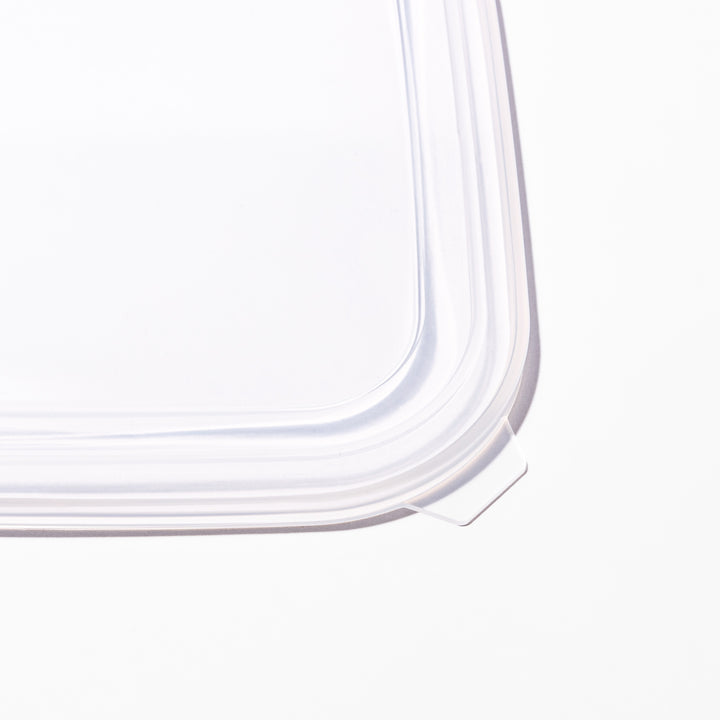 Transparent replacement lids for stainless steel prep trays with snug-fitting seal and durable construction for efficient food storage.