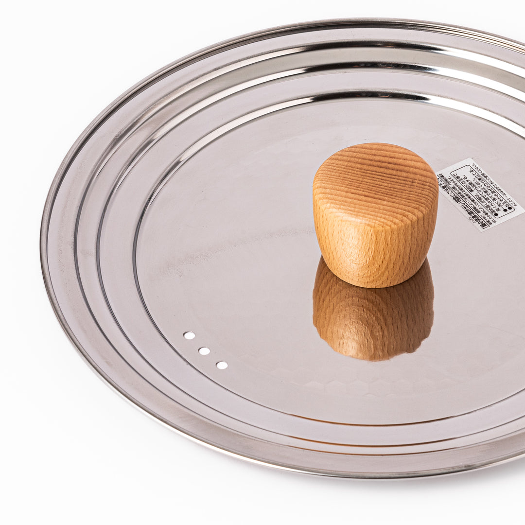 Stainless steel lid with a natural wooden knob designed for Yukihira pots, combining modern simplicity and traditional Japanese craftsmanship for everyday cooking use.