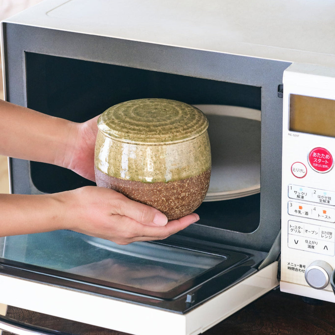 Two-Tone Ceramic Rice Storage Bowl for Cooked Rice (Ohitsu), microwave-safe container to keep rice warm and fresh in Japanese style.