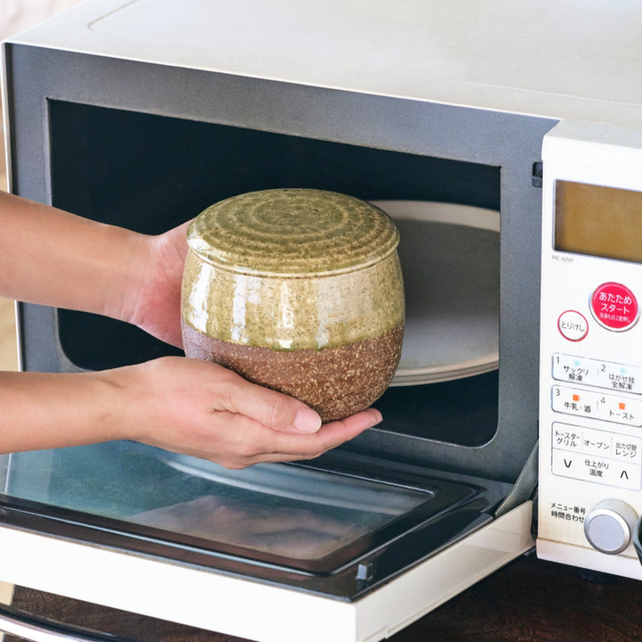 Two-Tone Ceramic Rice Storage Bowl for Cooked Rice (Ohitsu), microwave-safe container to keep rice warm and fresh in Japanese style.