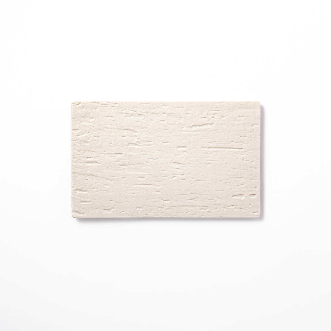 Textured white ceramic dinner plate with a subtle woodgrain pattern, ideal for elegant Japanese table settings and modern minimalist dining.
