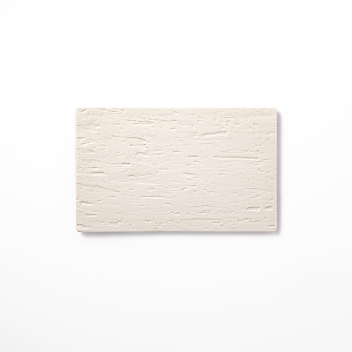 Textured white ceramic dinner plate with a subtle woodgrain pattern, ideal for elegant Japanese table settings and modern minimalist dining.