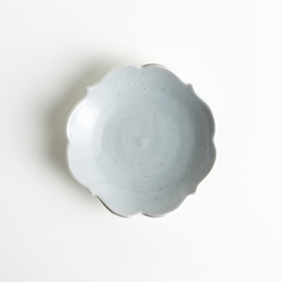 Yamachu Antique White Blossom Cloud Sauce Dish