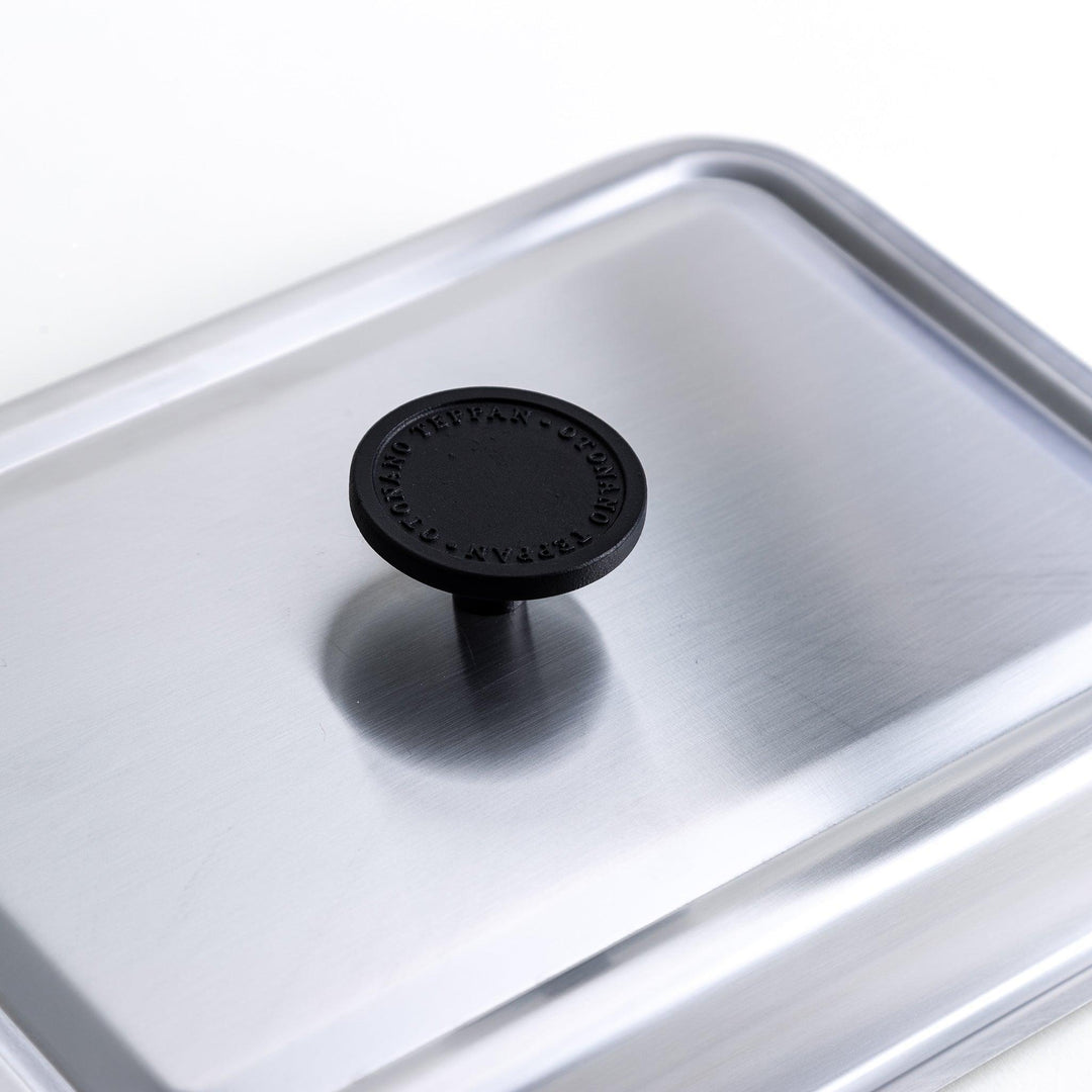 Rectangular teppanyaki grill pan with wooden handles on both sides with stainless steel lids