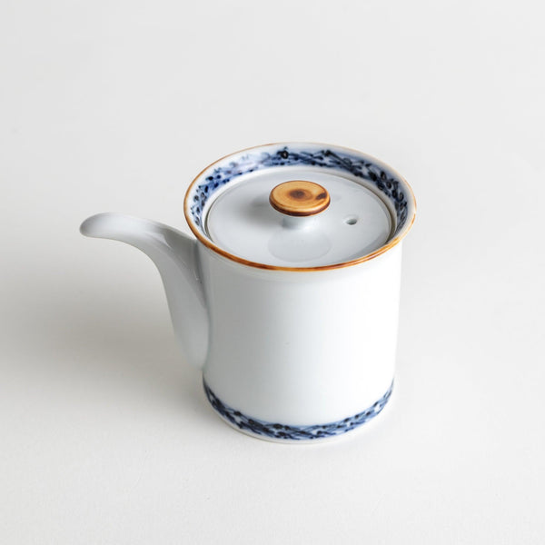 Rimmed Soy Sauce Dispenser