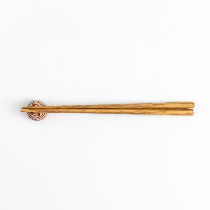 Charming chopstick rest shaped like a round loaf of country-style bread, dusted with flour for a realistic and cozy touch.
