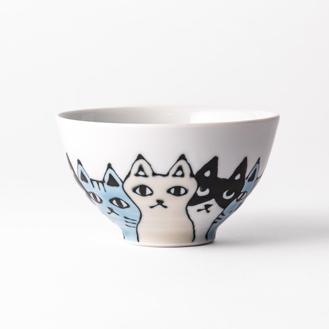 Charming kids' rice bowls featuring a line-up of curious cats in various colors, including orange, black, and blue, adding a playful touch to mealtime.