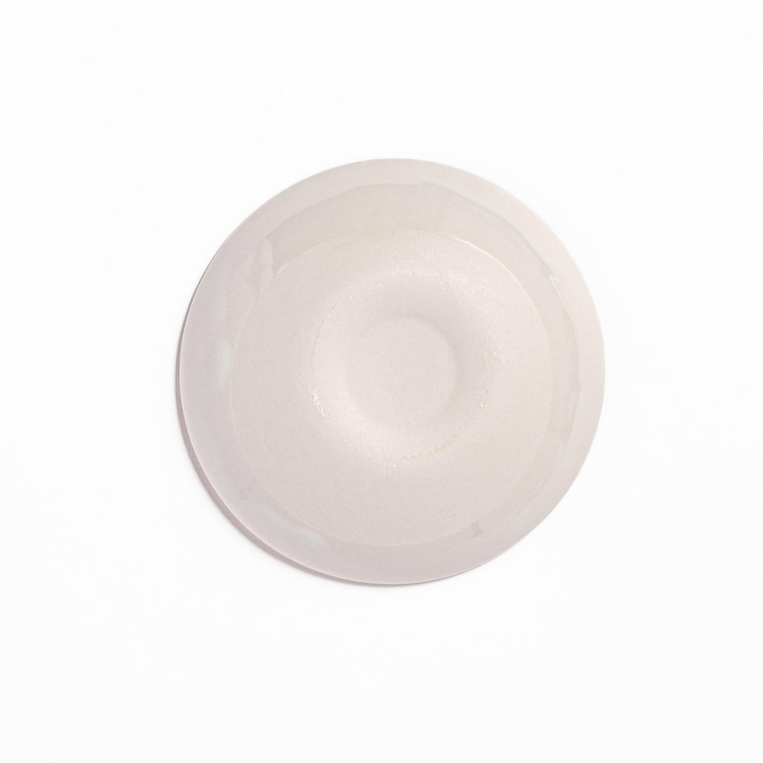 White ceramic dipping dish on hinoki wood sushi plate, showcasing glossy finish and smooth wood grain for sushi service