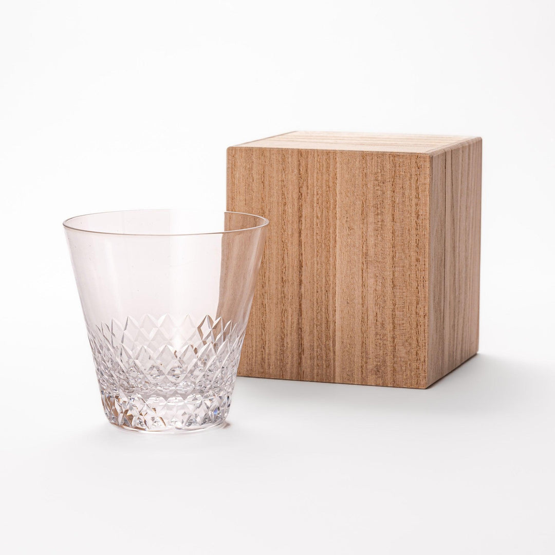 Clear nostalgia rocks glass with diamond-cut texture on the lower half, perfect for serving whisky, cocktails, or everyday beverages.
