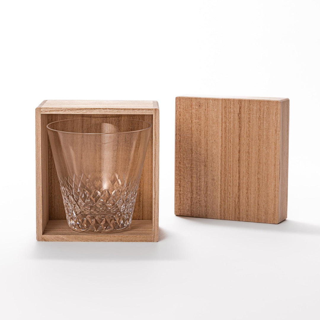 Clear nostalgia rocks glass with diamond-cut texture on the lower half, perfect for serving whisky, cocktails, or everyday beverages.