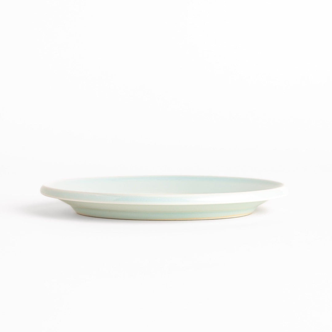 Durable and elegant white ceramic dessert plate, adding a pop of sunshine to your table setting.