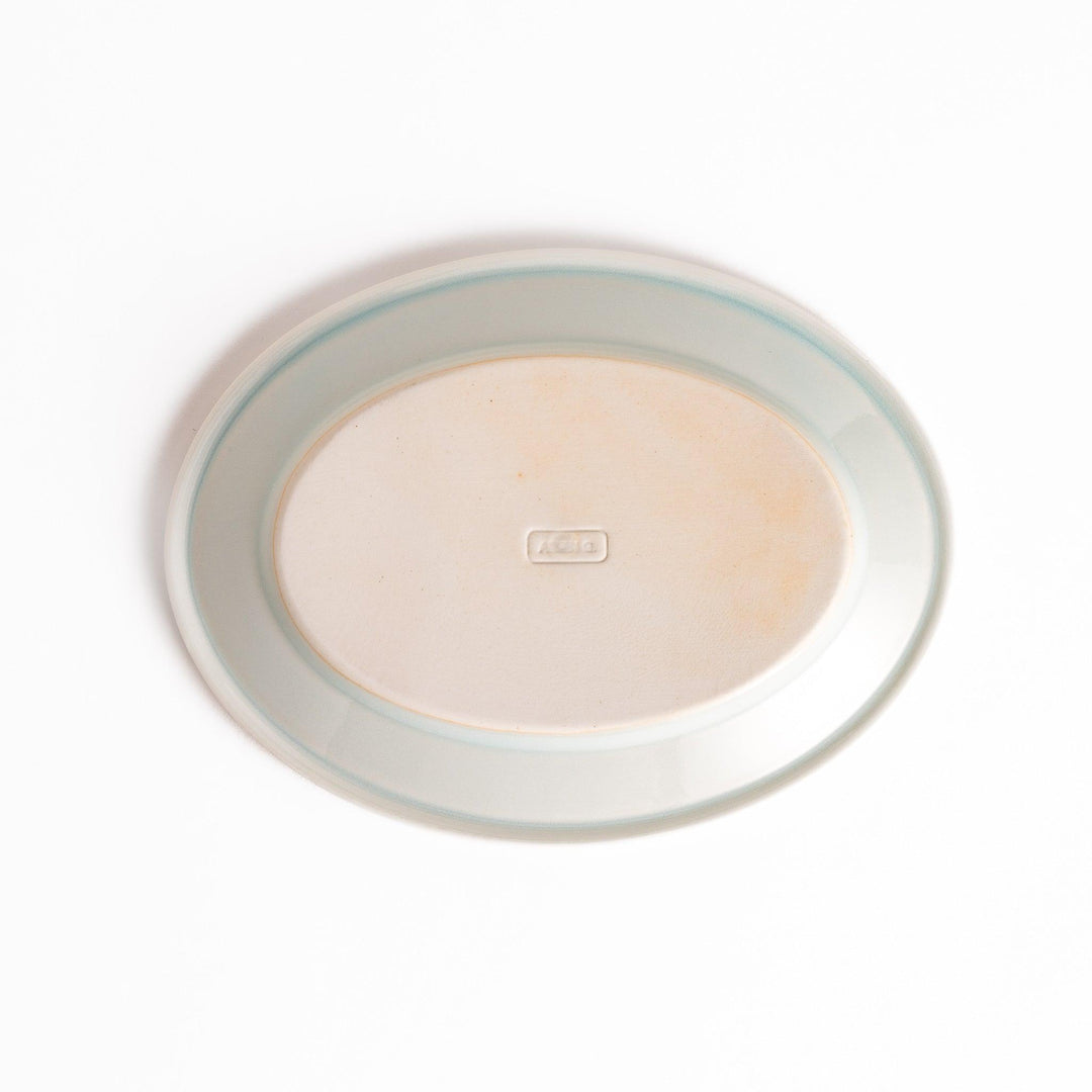 Durable and elegant white ceramic dessert plate, adding a pop of sunshine to your table setting.