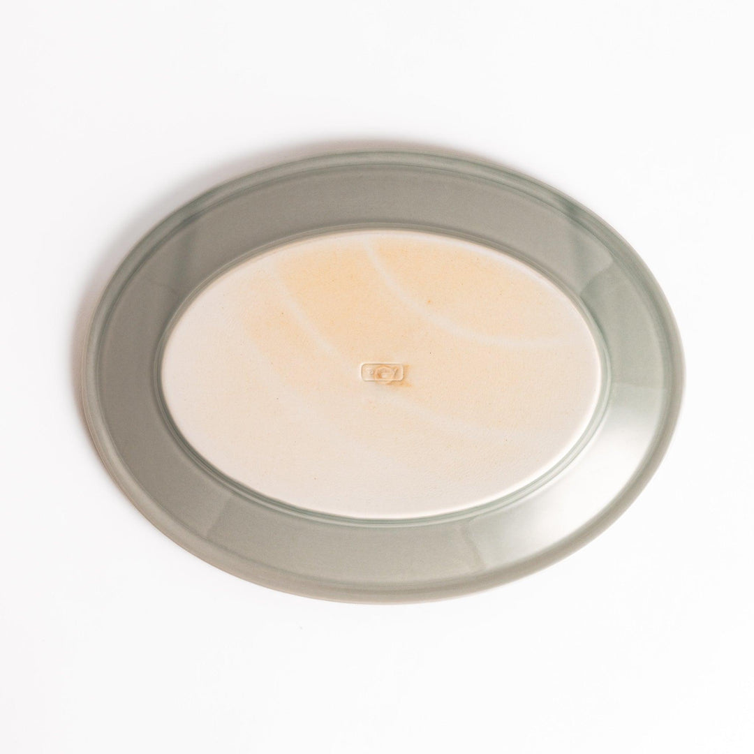 Durable and elegant gray ceramic salad plate, adding a pop of color to your table setting.