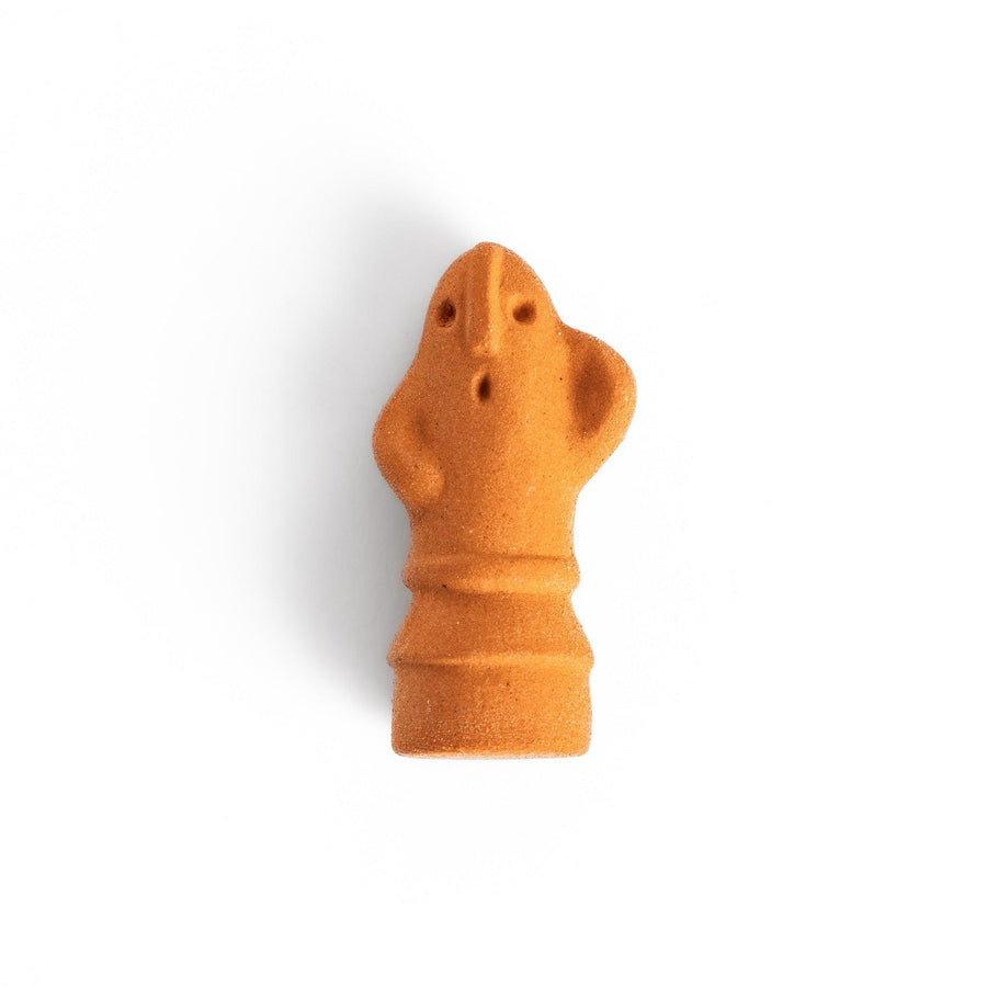 Chopstick rest designed in the shape of a spiritual guardian figure, adding a whimsical and protective touch to your dining table. 