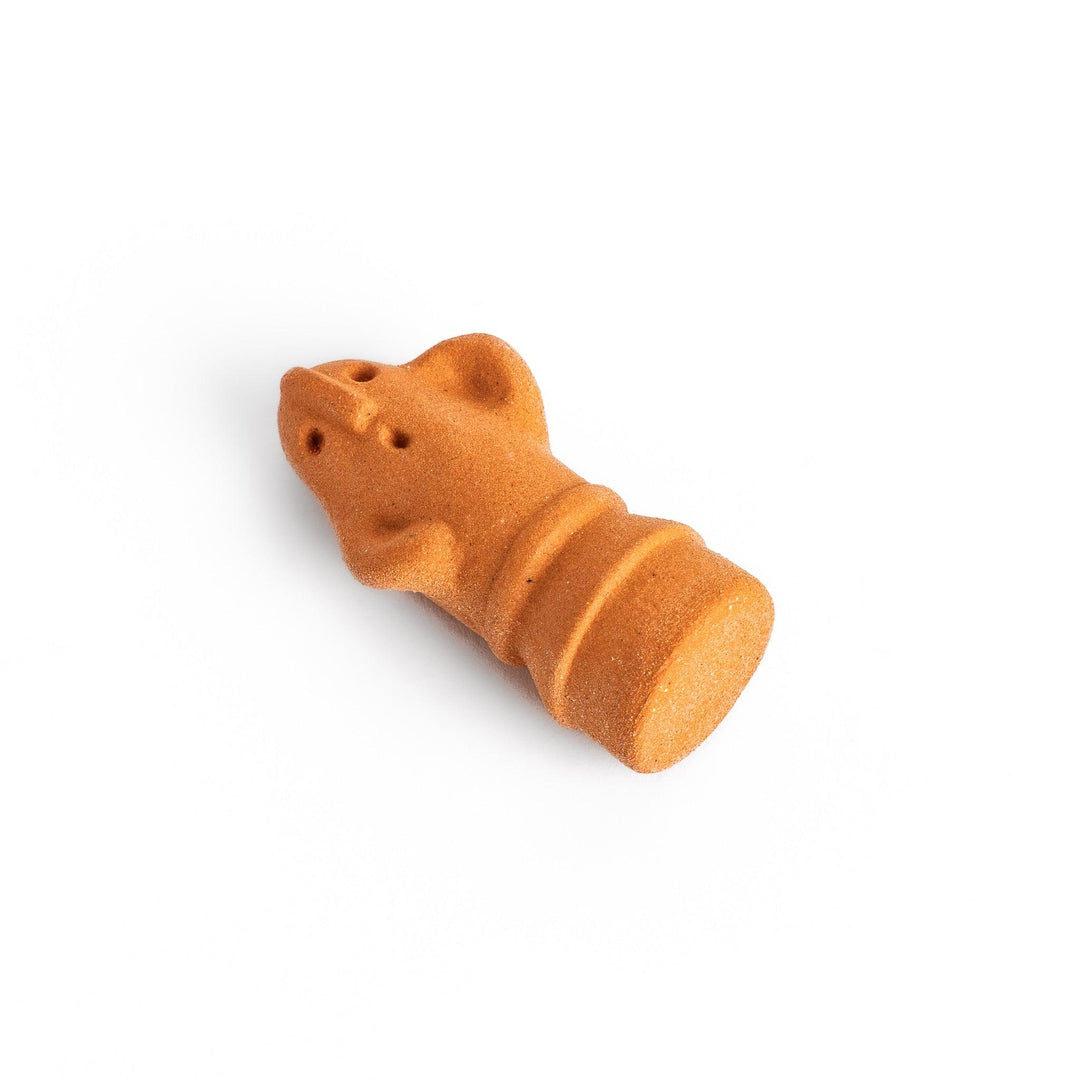 Chopstick rest designed in the shape of a spiritual guardian figure, adding a whimsical and protective touch to your dining table. 
